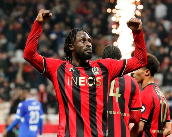 官方下-刚刚！阿斯顿维拉止住颓势赛后罗马伤情更新——法甲节点到来，今晚拉齐奥回应争议(阿斯顿维拉欧冠形势危急)